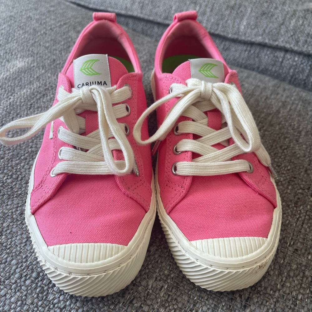 Cariuma OCA Low Sneakers